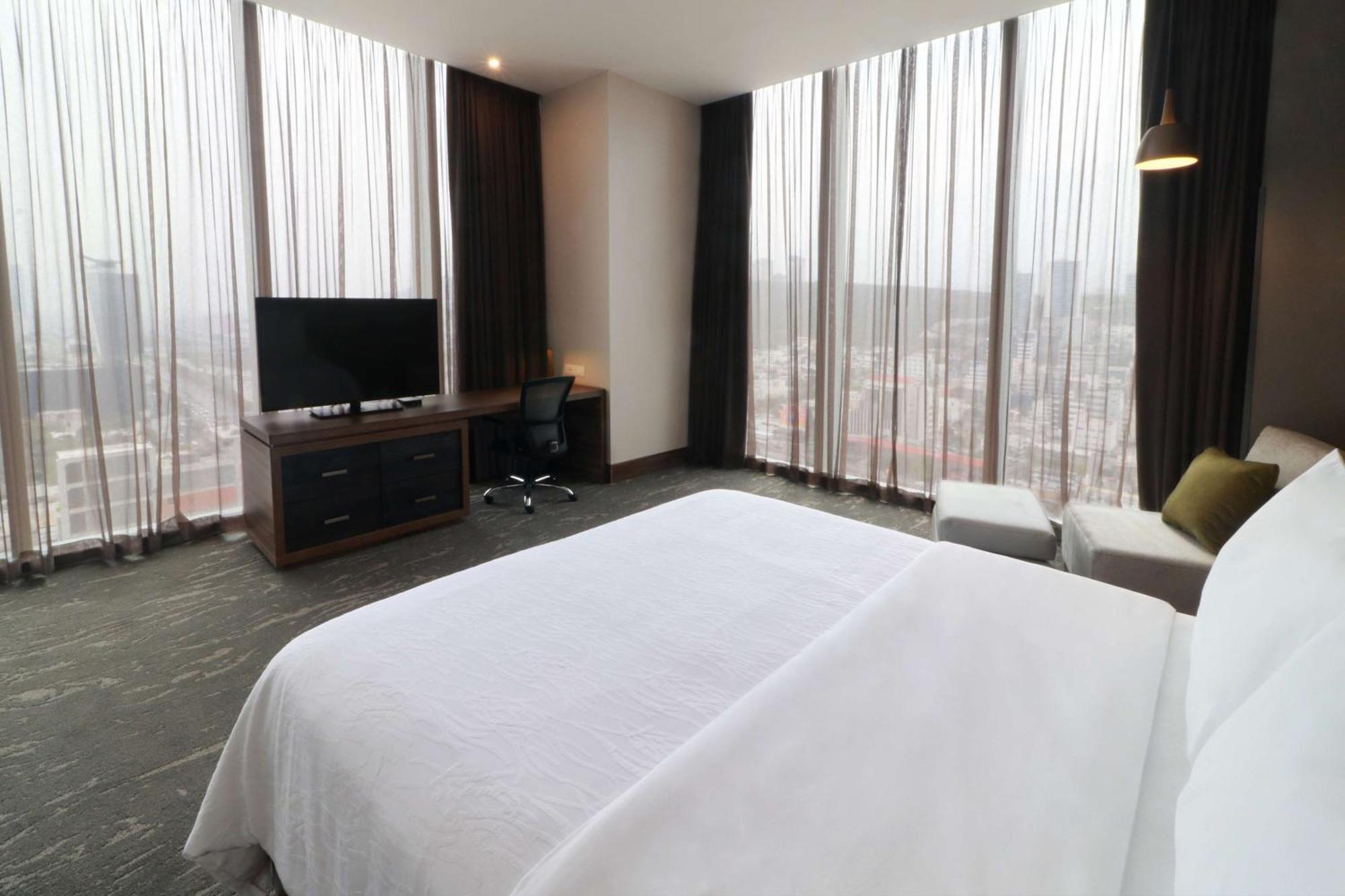 Hilton Garden Inn Monterrey Obispado Exterior foto
