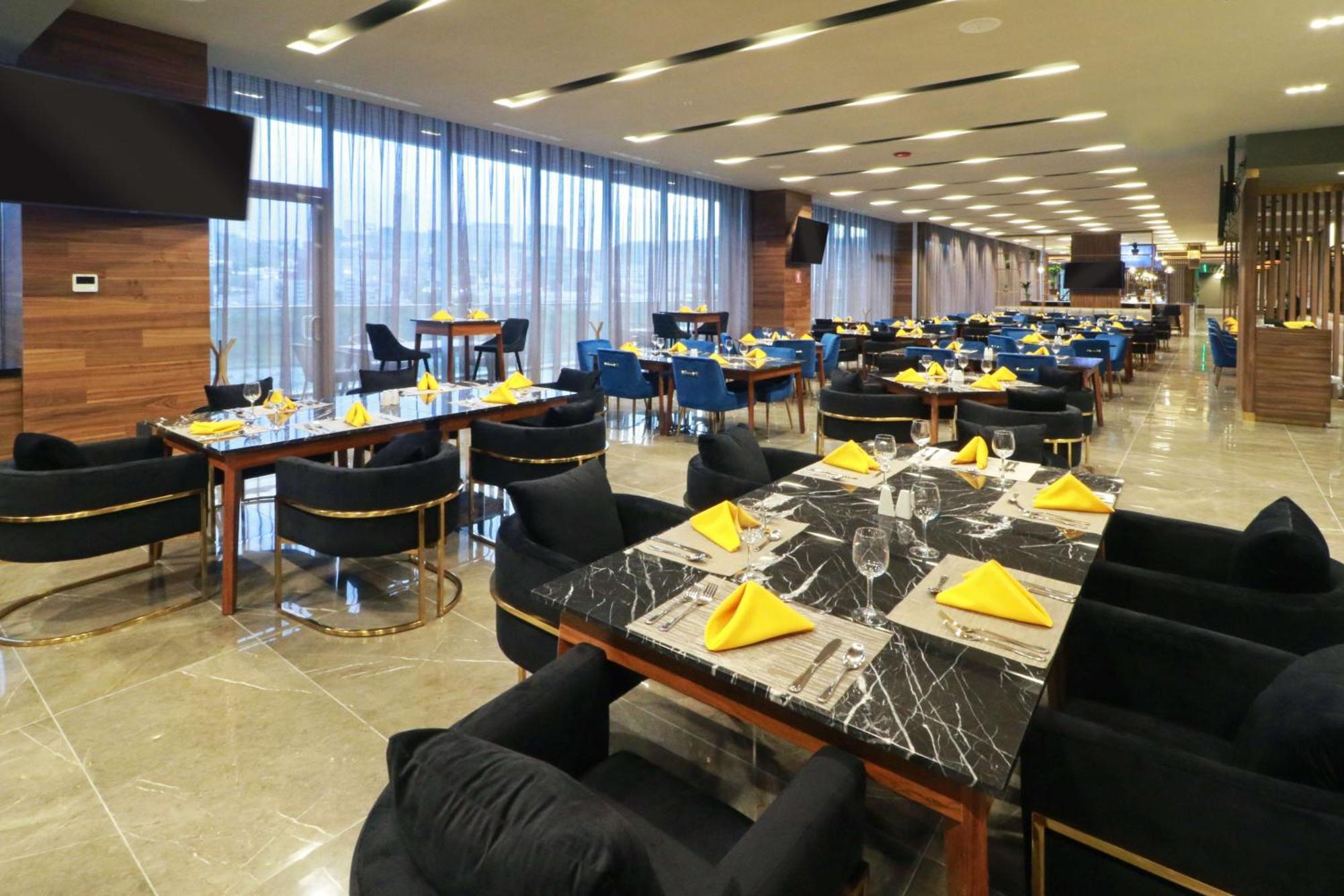 Hilton Garden Inn Monterrey Obispado Exterior foto